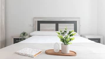3 bedrooms, travel crib, WiFi, bed sheets