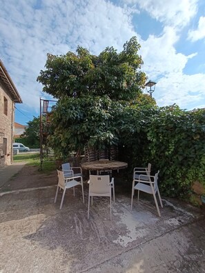 Outdoor dining - Double Room Azul - Private Bathroom - Cartes (Cartes)