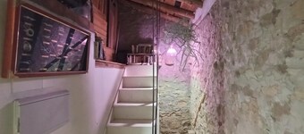 Cyan Double Room - Private Bathroom - Cartes