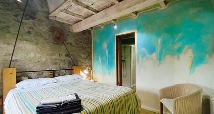 Cyan Double Room - Private Bathroom - Cartes