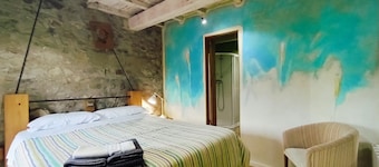 Cyan Double Room - Private Bathroom - Cartes
