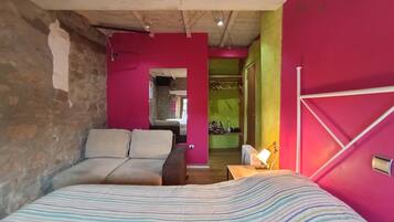 1 bedroom, bed sheets