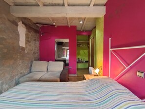 1 bedroom, bed sheets - Pink Double Room - Private Bathroom - Cartes (Cartes)
