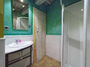 Towels - Pink Double Room - Private Bathroom - Cartes (Cartes)