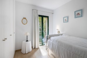 2 bedrooms, iron/ironing board, WiFi, bed sheets - Apartment 'Sa Calma I - 1A' with Sea View, Wi-Fi and Air Conditioning (Begur)
