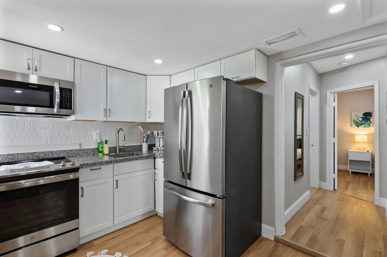 Refrigerador, microondas, horno, placa de cocina