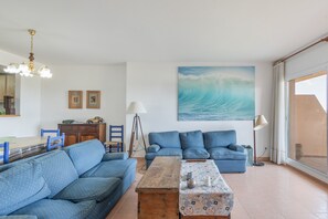 TV - Apartment with Sea Views. Shared Garden and Pool. (Pals)