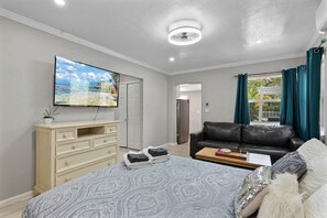 1 chambre, bureau, fer et planche à repasser, Wi-Fi