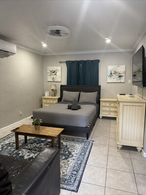1 chambre, bureau, fer et planche à repasser, Wi-Fi