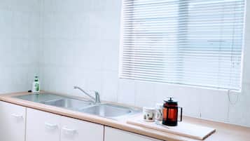 Habitación, 1 habitación, patio | Cocina privada