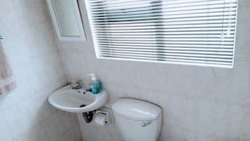 Habitación, 1 habitación, patio | Baño