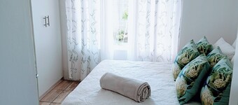 Room-charming Guest Room With Private Fa