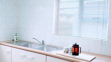 Room, 1 Bedroom, Patio | Private kitchen