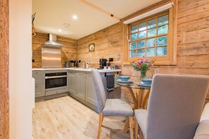 Fridge, microwave, oven, stovetop - The Parsonage Barns by Keepers Cottages (Preston)