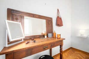 Interior - Sundara Apartment - Two Bedroom Apartment, Sleeps 6 (Poggibonsi)