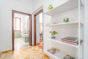 Interior - Sundara Apartment - Two Bedroom Apartment, Sleeps 6 (Poggibonsi)