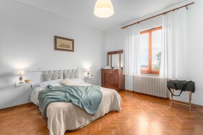 2 bedrooms, free WiFi, bed sheets - Sundara Apartment - Two Bedroom Apartment, Sleeps 6 (Poggibonsi)