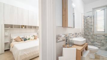 Doccia, asciugacapelli, bidet, asciugamani