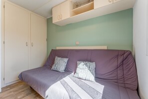 Interior - Mobile Home 'Mobil-home Au Cœur Des Vignes' with Shared Terrace and Air Conditioning (Visan)