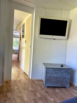 Interior - Mobile Home 'Mobil-home Au Cœur Des Vignes' with Shared Terrace and Air Conditioning (Visan)