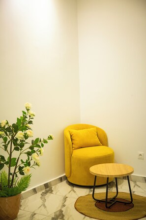 Interior - Bright, modern apartment with mezzanine (Abidjan)