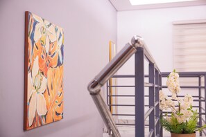 Interior - Bright, modern apartment with mezzanine (Abidjan)