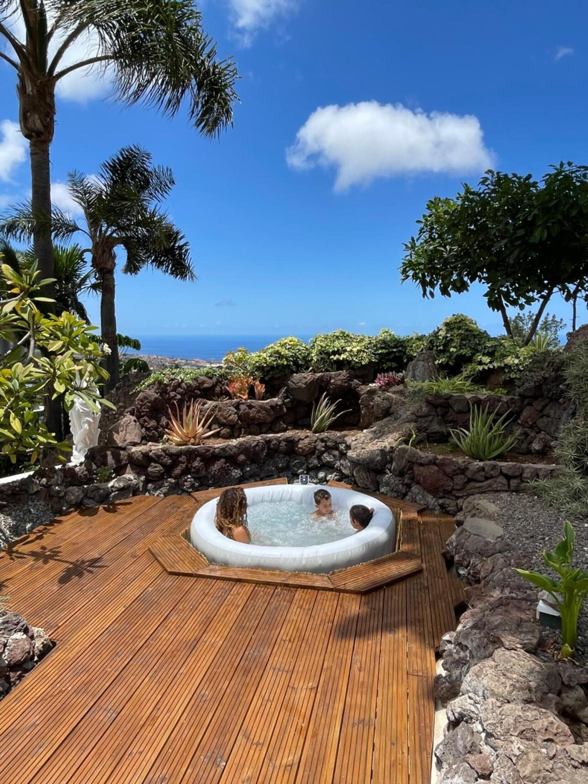 Outdoor spa tub