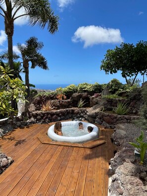 Outdoor spa tub