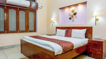 3 bedrooms, internet, bed sheets