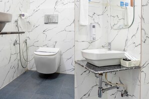 Douche, bidet, serviettes fournies, savon
