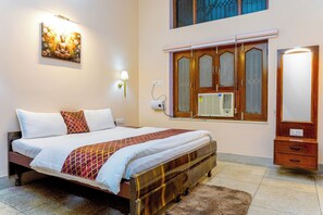 Room - Blessings Homestay- A luxury Abode with Garden! (Varanasi)
