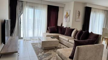 Attico, 4 camere da letto, vista canale | Area soggiorno