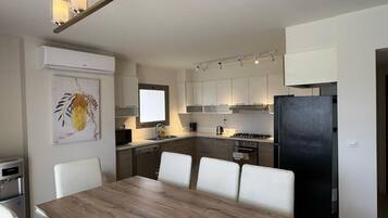 Penthouse, 4 Bedrooms, Canal View | Private kitchen