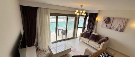 Penthouse, 4 Bedrooms, Canal View | Living area