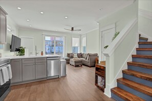 Interior - Modern 3BR Waterfront Houseboat | Walk to Wilmington Riverwalk and Dining (Wilmington)