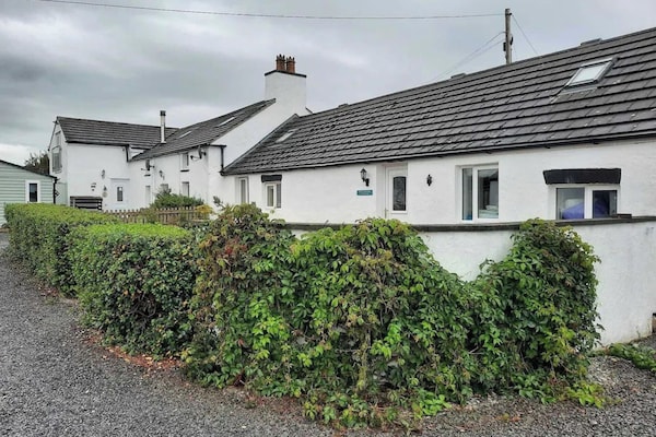 Near Rhosneigr - Sleeps 2 - Pets And Parking - Gwynedd
