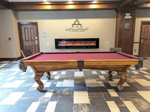 Games room - Amazing 1st floor Ski in/out Unit @ Creek (Vernon Township)