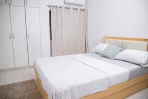 2 bedrooms, iron/ironing board, free WiFi, bed sheets