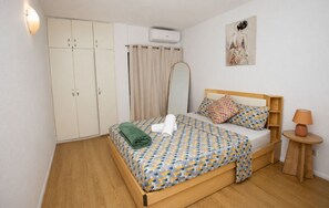 2 bedrooms, iron/ironing board, free WiFi, bed sheets