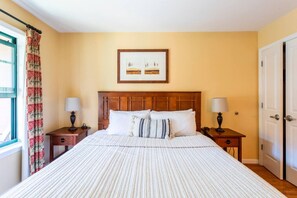 Room - Lodge style getaway 50 miles from NYC patio 207 (Vernon Township)