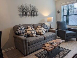 TV, fireplace - All New Chic Ski in/out King bed (Vernon Township)