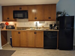 Fridge, coffee/tea maker, cookware/dishes/utensils - All New Chic Ski in/out King bed (Vernon Township)