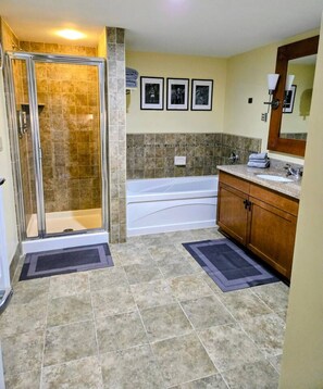 Hair dryer, towels - Tree House Retreat @ Mt Creek Rsrt Ski-In/Ski-Out (Vernon Township)