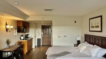Iron/ironing board, travel crib, WiFi, bed sheets