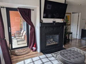 Desk, iron/ironing board, travel cot, WiFi - Mt. Slope Great View 1 Bed Condo (Vernon Township)