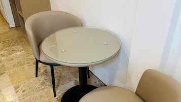 Apartment, 1 Schlafzimmer, Raucher | Speisen