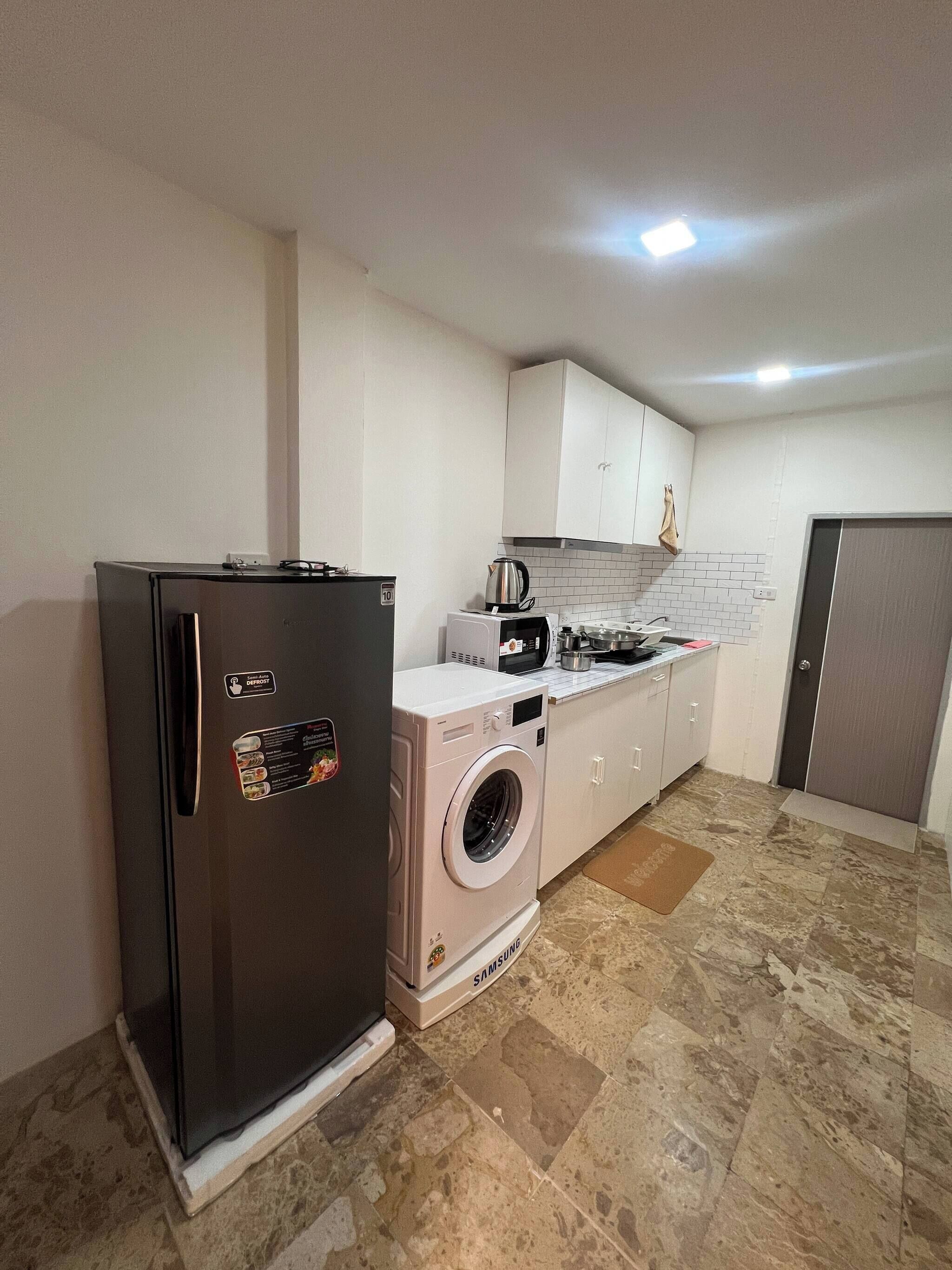 Apartment, 1 Bedroom, Smoking | Laundry