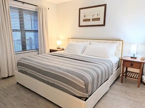 Room - Renovated 1 Bedroom Valley View (Vernon Township)