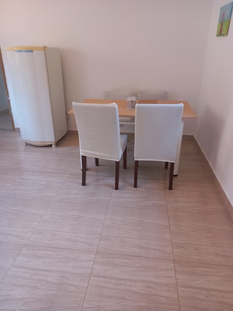 Dining. Cozy loft, close to the market, paved road to waterfalls in the city center.