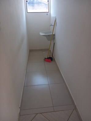 Interior - Cozy loft, close to the market, paved road to waterfalls in the city center. (Joanópolis)